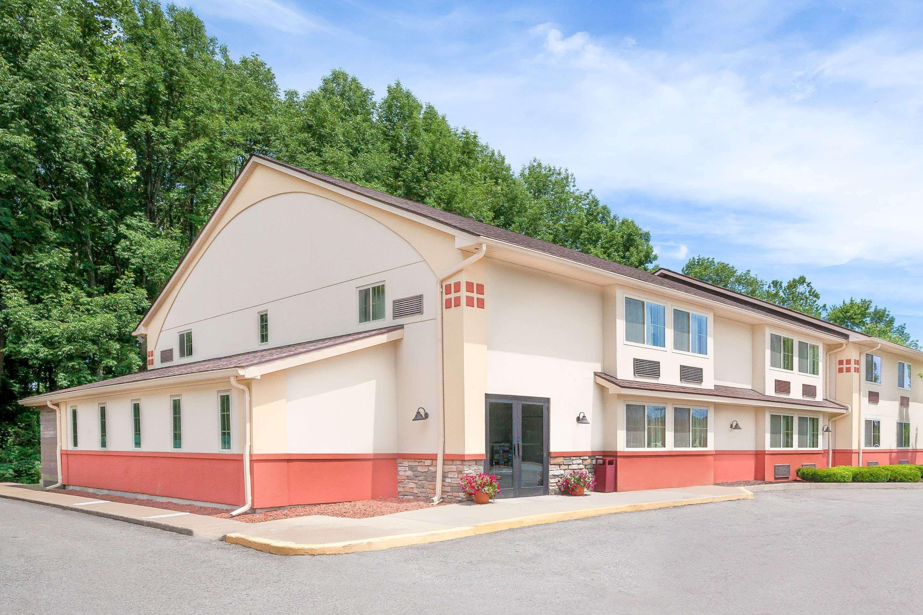 Super 8 By Wyndham Oneonta/Cooperstown Hotel Exterior photo