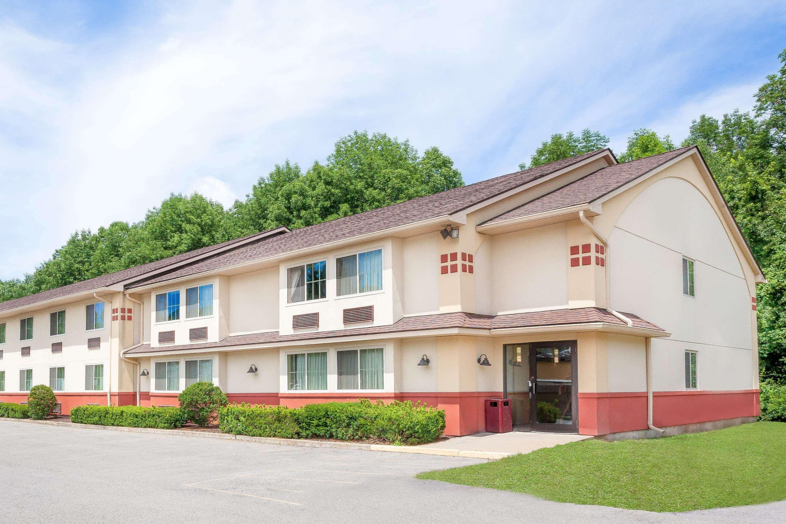 Super 8 By Wyndham Oneonta/Cooperstown Hotel Exterior photo