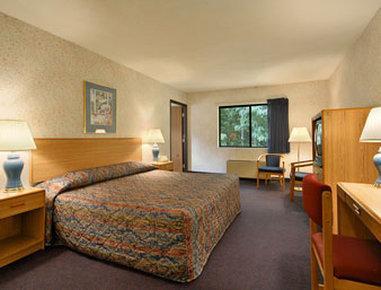 Super 8 By Wyndham Oneonta/Cooperstown Hotel Exterior photo