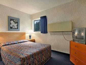 Super 8 By Wyndham Oneonta/Cooperstown Hotel Exterior photo